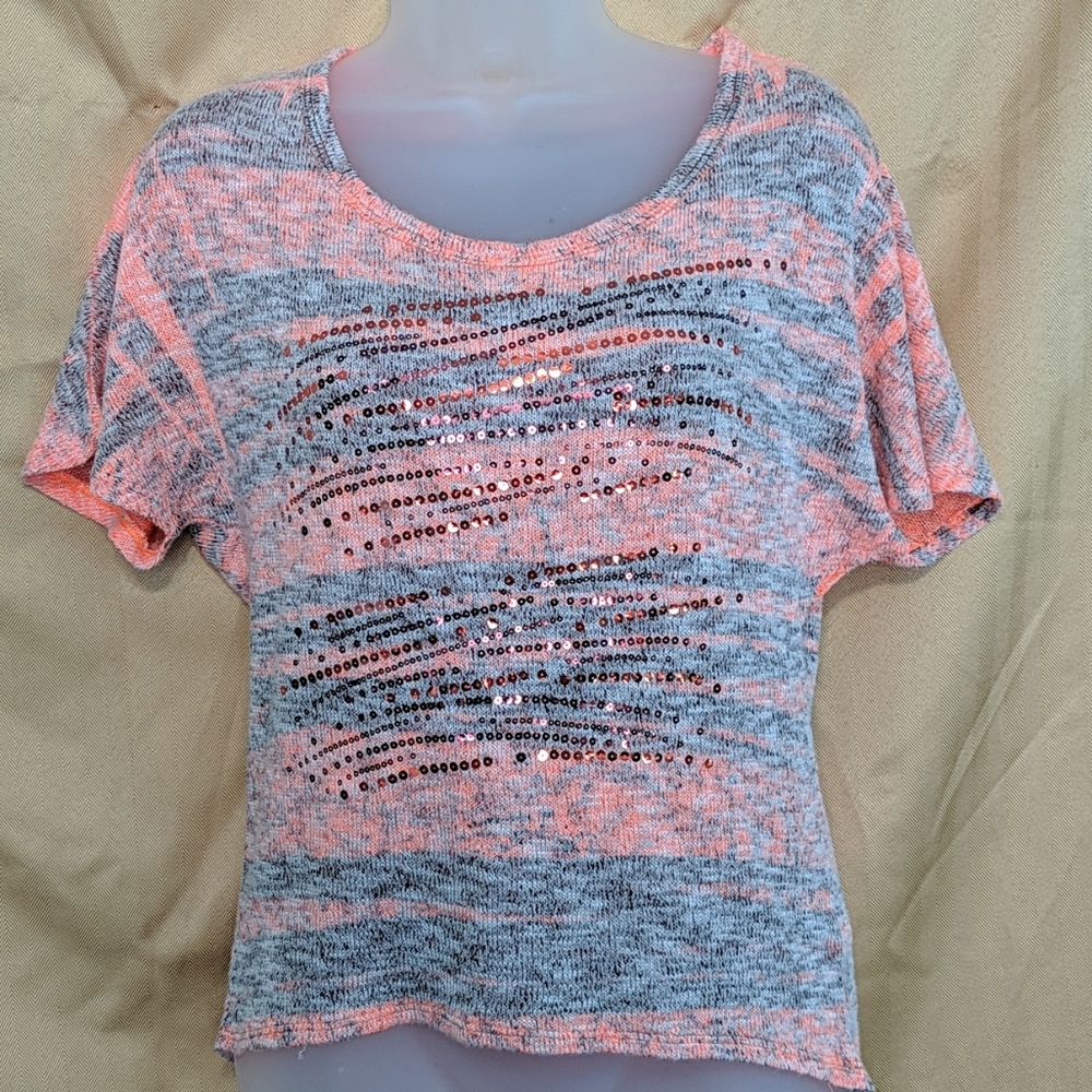 🌸DayTrip sparkly short sleeve sweater💕